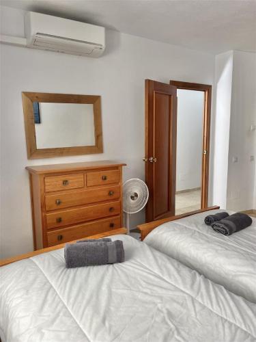 One-Bedroom Apartment image 9