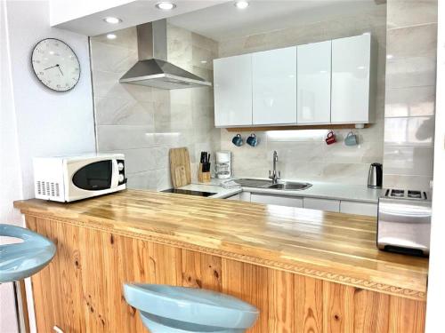 One-Bedroom Apartment image 8