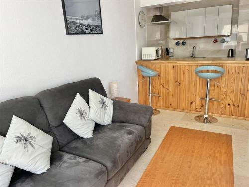 One-Bedroom Apartment image 4