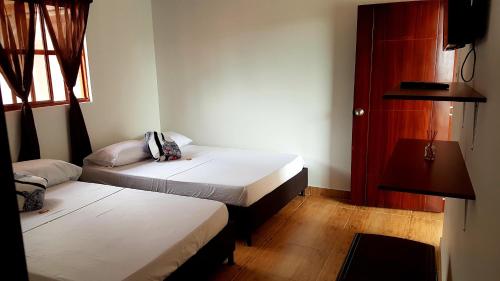 1 double bed, 1 twin bed