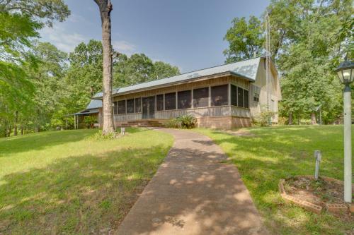 . Beautiful Toledo Bend Retreat w/ Private Dock
