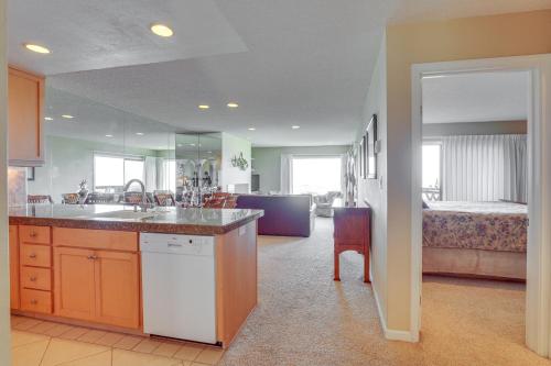 Watsonville Condo with Ocean Views and Beach Access