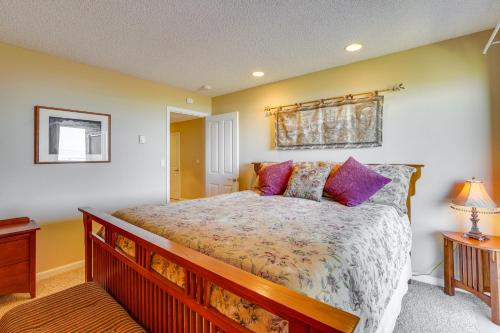 Watsonville Condo with Ocean Views and Beach Access