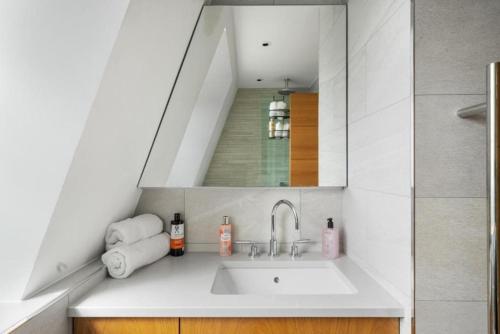 Marble Arch Penthouses with Skyline Views - image 4