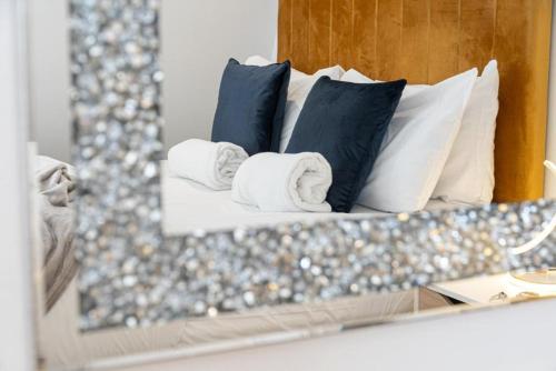 Marble Arch Penthouses with Skyline Views - image 2
