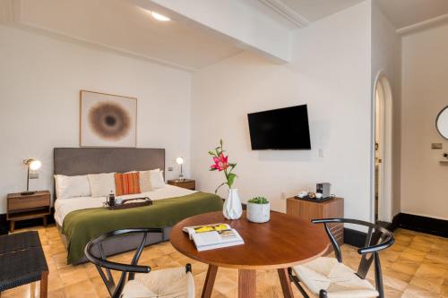 room detail thumbnail 1