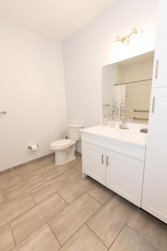 Modern & Cozy 2 - Bedroom gem mins from NYC in Jersey City, USA