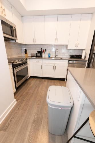 Modern & Cozy 2 - Bedroom gem mins from NYC in Jersey City, USA