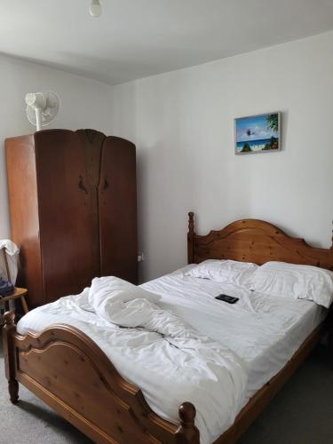 Nice Double Bedroom Near QMC