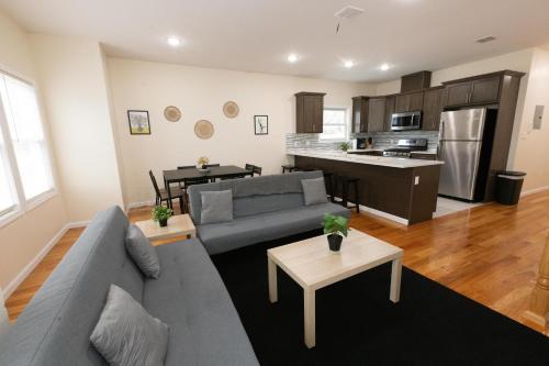 Elegant Modern 3-Bed Apt near NYC in Jersey City, USA