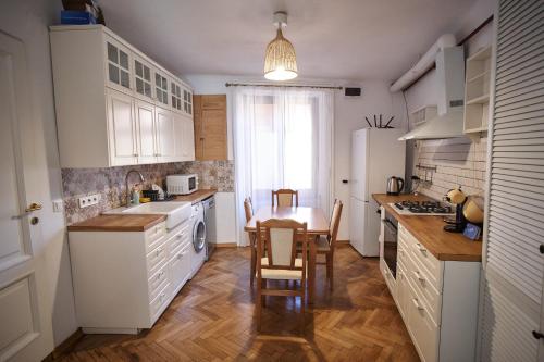 Superior Apartment image 3