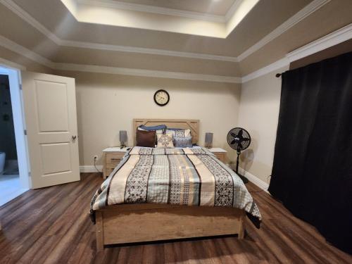 Bedroom with Private Bath/Closet & shared kitchen/laundry