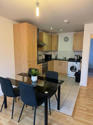 Spacious 2 Bedrooms Apartment In Stratford