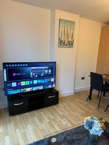 Spacious 2 Bedrooms Apartment In Stratford