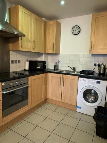 Spacious 2 Bedrooms Apartment In Stratford