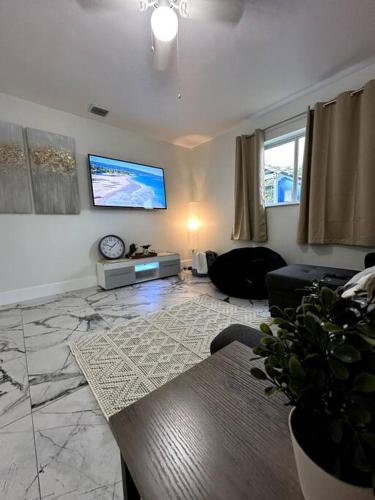 Lux/Cozy Home in Hallandale Beach