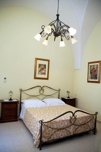 1 queen bed, 1 twin bed
