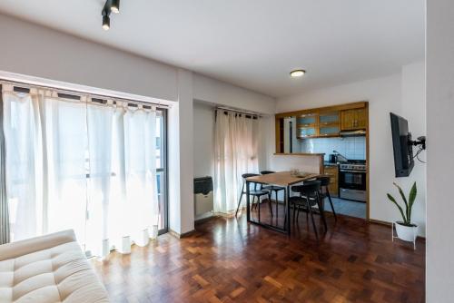 Departamento con balcón espectacular by Lofty - image 5