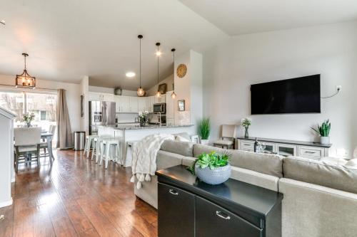 Spokane Valley Home with Fire Pit - 1 Mi to Trails!