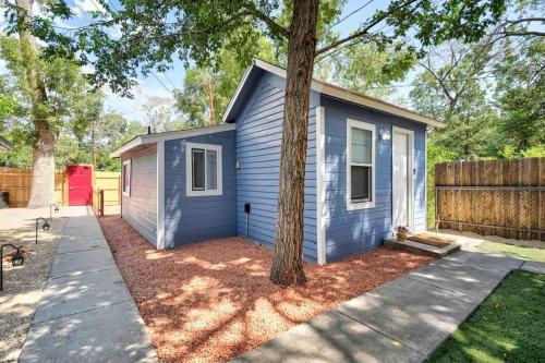 Charming Half Pint Downtown Stay Pet Friendly in Colorado Springs, USA