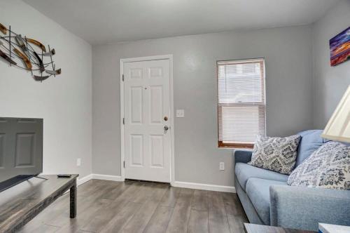 Charming Half Pint Downtown Stay Pet Friendly in Colorado Springs, USA