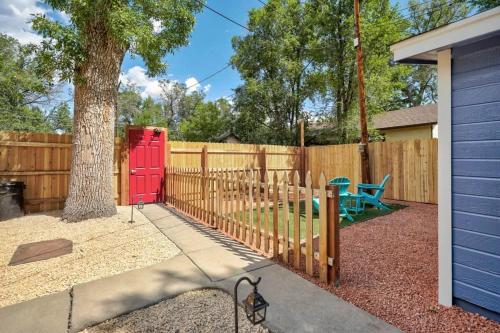 Charming Half Pint Downtown Stay Pet Friendly in Colorado Springs, USA