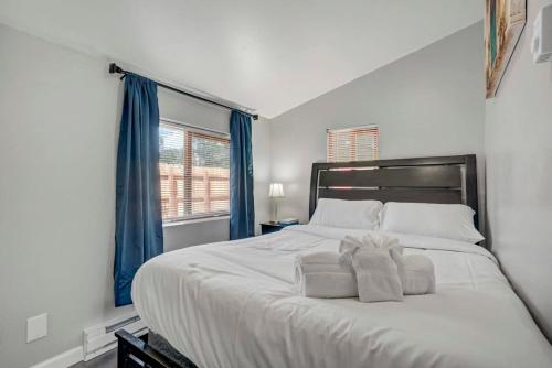 Charming Half Pint Downtown Stay Pet Friendly in Colorado Springs, USA