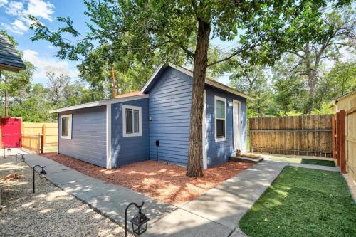 Charming Half Pint Downtown Stay Pet Friendly in Colorado Springs, USA