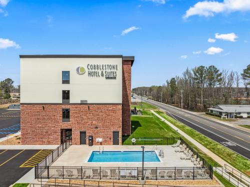 Cobblestone Hotel & Suites - Cullman