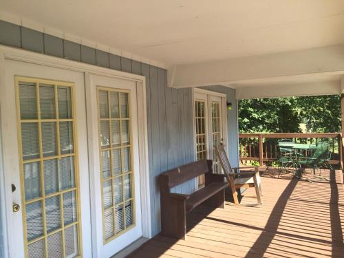 Master Hosts Resorts-Highland Hills Cabins - 출입구
