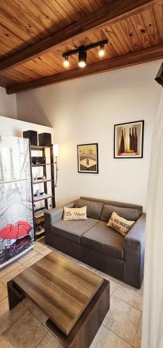 One-Bedroom Apartment image 5