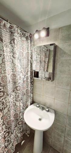 One-Bedroom Apartment image 3