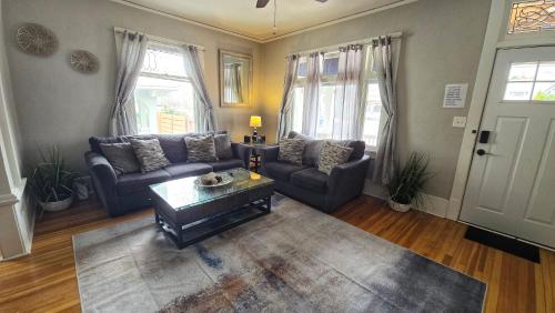 Historic Home w/Pikes Peak Views