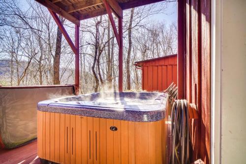 Secluded Sevierville Condo with Hot Tub and Mtn Views!