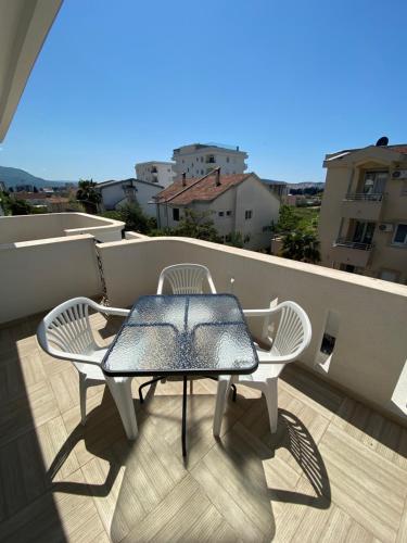 Studio with Balcony ( 3 Adults ) image 10
