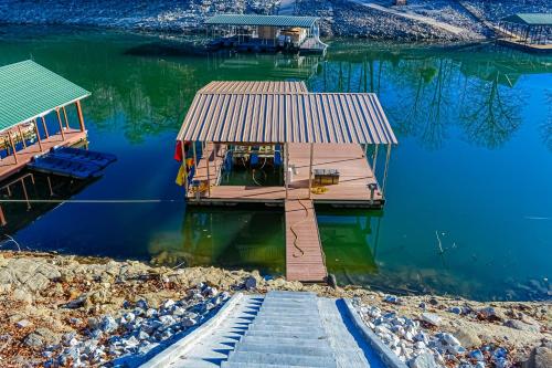 Cove Creek Escape in Jacksboro, USA
