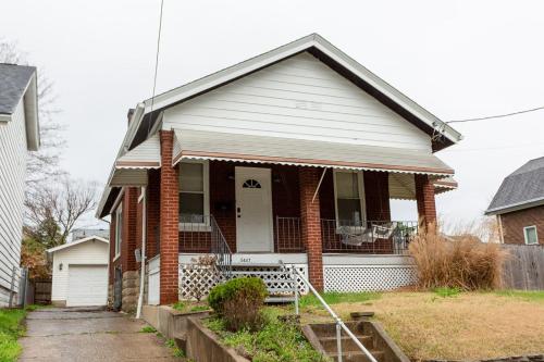 Rolston 1 Bedroom House near Xavier, Downtown in Bellevue, USA