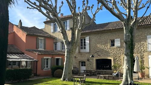 Maison avec piscine chauffée, jacuzzi et sauna 26p - Location saisonnière - Caderousse