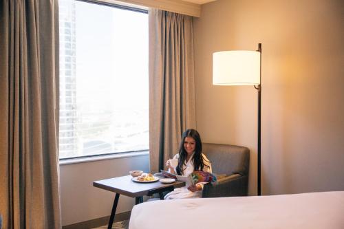 Deluxe King Room image 3