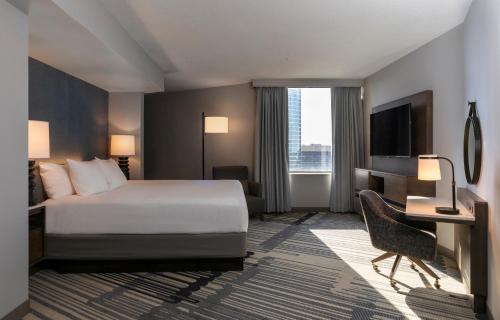 Deluxe King Room image 1