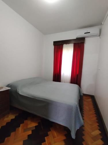 2 twin beds