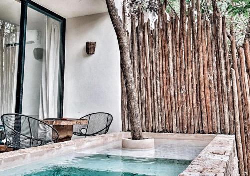 Tropical Room with Plunge Pool and Private Garden image 4