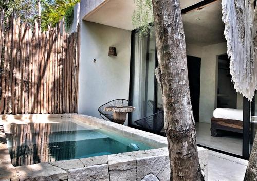 Tropical Room with Plunge Pool and Private Garden image 6
