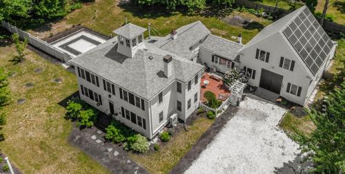 The Yarmouth House - House + Carriage House