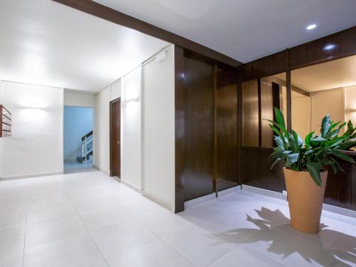 One-Bedroom Apartment image 1