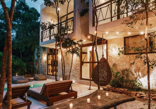 Three-Bedroom Luxury House image 1