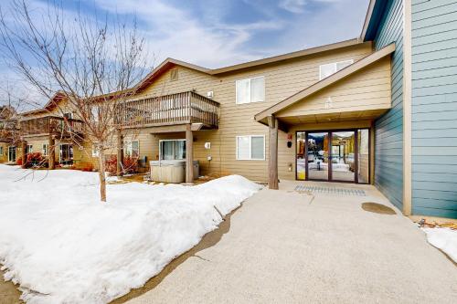 The Overlooker, Apt A11 in Big Sky, USA