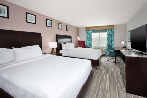 2 queen beds