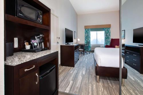 Hilton Garden Inn Benton Harbor - image 13