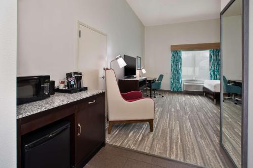 Hilton Garden Inn Benton Harbor - image 11